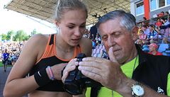 Amálie vábíková na MR v Tinci se svým trenérem Pavlem Beranem starím.