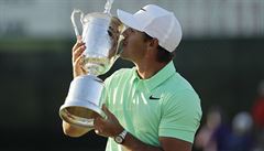 Ostruhy sbíral v Česku, nyní slaví americký golfista Koepka triumf na US Open