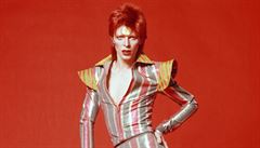 Z výstavy David Bowie Is: kostým z turné k albu Aladdin Sane (1973)