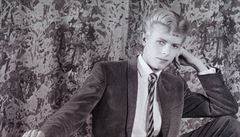 Z výstavy David Bowie Is: promofotografie z roku 1966