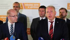 Po jednání Politického grémia SSD. Bohuslav Sobotka a Milan Chovanec