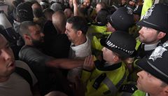 Demonstrace kvli poáru v londýnské Grenfell Tower.