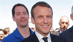 Francouzský prezident Emmanuel Macron s astronautem Thomasem Pesquetem bhem...