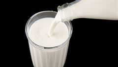 Zemědělci převařují staré mléko, straší hoax