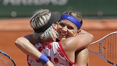 Lucie afáová a Bethanie Matteková-Sandsová se radují z tetího grandslamového...