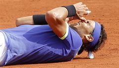 Rafael Nadal nedokáe vit tomu, e v Paíi vyhrál u podesáté.