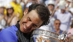 Rafael Nadal se nemohl po třech letech stříbrného poháru nabažit.