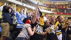 Fanouci Pittsburghu se ve vlastní hale radují z rozhodujícího gólu.