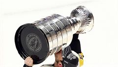 Sidney Crosby a jeho první polibek na Stanley Cup