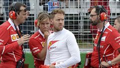 VIDEO: Vettel se opel do svho tmu. Mli zvadu poznat dv, vztek se