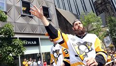 Nick Bonino bhem oslav v Pittsburghu.