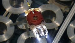 Robot přezdívaný Malý měsíčník prozkoumá trosky jaderné elektrárny ve Fukušimě.