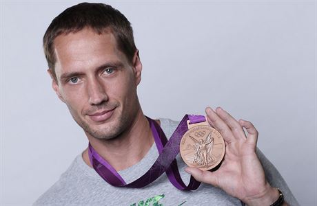 Vítzslav Veselý z bronzovou medailí z olympiády v Londýn.