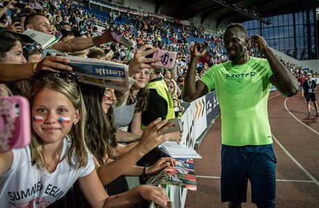 Usain Bolt se v cli stovky na Zlat trete 2017, kterou vyhrl asem 10,06...