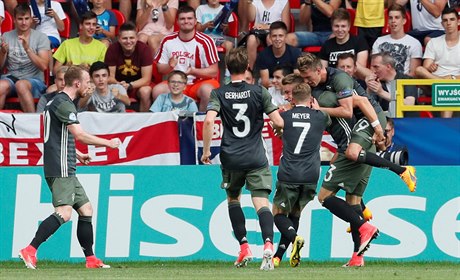 Nmci slaví gól v semifinále ME do 21 let proti Anglii