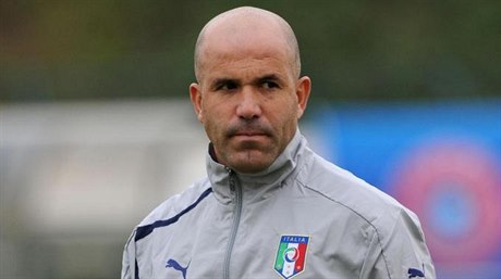 Luigi Di Biagio neml s trenérem Slovák Pavlem Hapalem slitování.