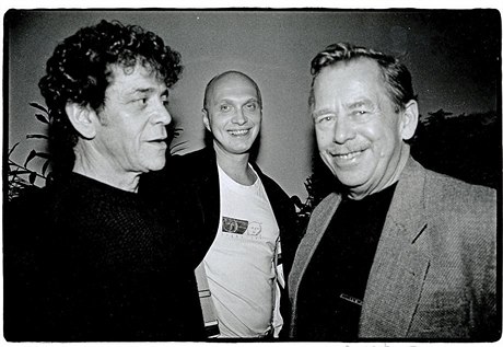Jan Macháek mezi  Lou Reedem a Václavem Havlem