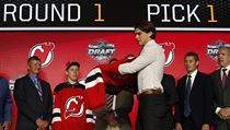 Centr Nico Hischier se stal jednikou draftu, vybralo si ho New Jersey Devils.