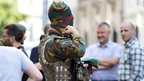 Hlídkující belgický voják v ulicích Bruselu