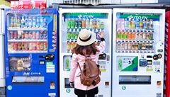 Japonským prodejním automatům konkurují malé obchody