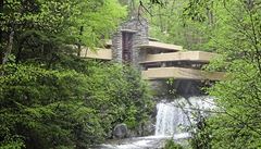 Harmonie. Kaufmannv dm nad vodopádem v Pensylvánii od Franka Lloyda Wrighta,...