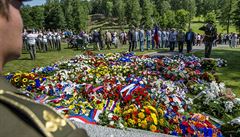Bývalé Ležáky navštívily i sestry Šťulíkovi, které jako jediné masakr přežily. | na serveru Lidovky.cz | aktuální zprávy