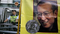 Disidentovi Liou Siao-poovi selhává dech. Cenzurovaná čínská média: Lékaři dělají maximum