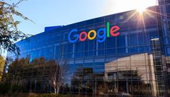 Zisk majitele Googlu klesl o 28 procent. Dostihla jej pokuta od EU