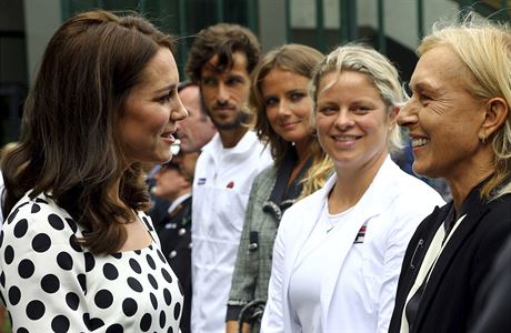 Martina Navrátilová (vpravo) na startu Wimbledonu.