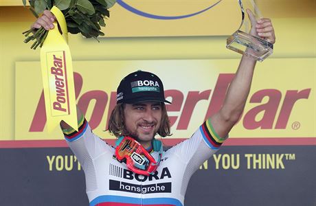 Peter Sagan slaví triumf ve tetí etap Tour de France 2017.