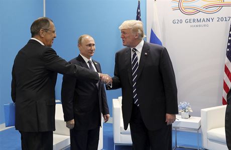 Donald Trump a ruský ministr zahranií Sergei Lavrov.