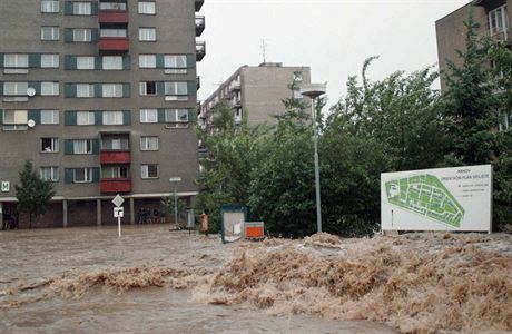 Zplavy 1997 zashly Moravskoslezsk kraj. Zatopen Krnov na snmku z 7....