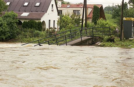 Zplavy 1997. Rozvodnn eka Divok Orlice zaplavila 8. ervence st obce...