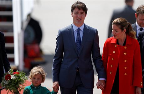 Kanadský premiér Justin Trudeau s manelkou Sophií a synem Hadrienem.
