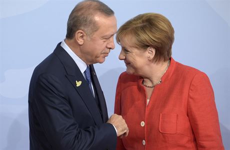 Turecký prezident Recep Tayyip Erdogan (vlevo) s nmeckou kanclékou Angelou...