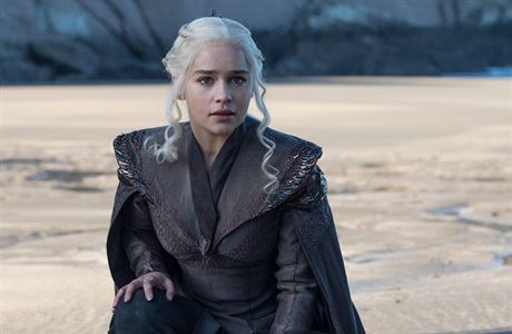 Sedmá ada seriálu Hra o trny: Daenerys Targaryen (Emilia Clarkeová).