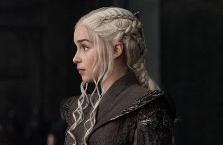Sedm ada serilu Hra o trny: krlovna Daenerys Targaryen (Emilia Clarkeov).