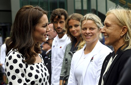 Martina Navrátilová (vpravo) na startu Wimbledonu.