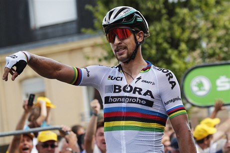 Slovák Peter Sagan slaví vítzství ve 3. etap Tour de France 2017.