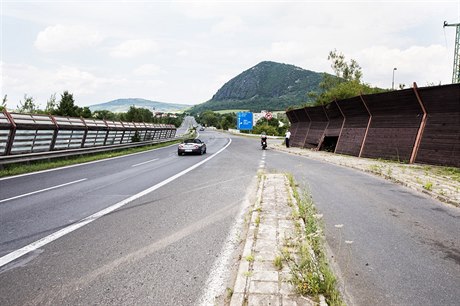 Na tomto míst v Obrnicích dívky havarovaly.