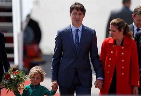 Kanadský premiér Justin Trudeau s manelkou Sophií a synem Hadrienem.