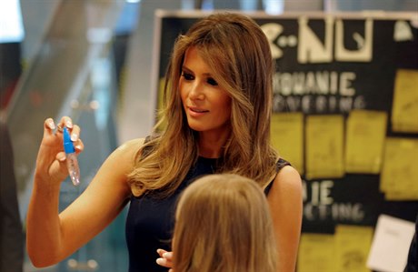 První dáma Melania Trump pi návtv Koperníkova vdeckého centra ve Varav.