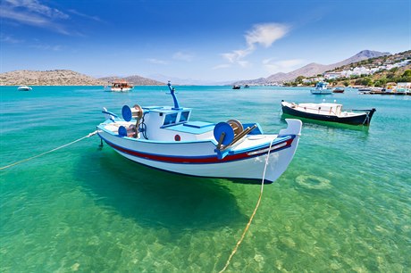 Rybáská lo na ostrov Kréta.