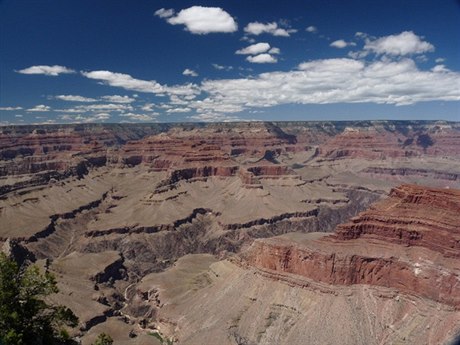 Pohled na údolí Grand Canyonu.