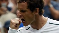 Wimbledon 2017: Andy Murray slaví jeden z vítězných míčků v prvním kole.