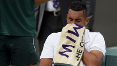 Australan Nick Kyrgios musel vzdát duel 1. kola Wimbledonu 2017 kvli zranní.