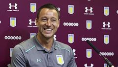 John Terry na tiskové konferenci coby nová posila Aston Villy.