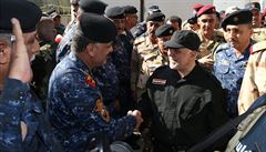 Haider al-Abadi pijel do Mosulu, kde si potásl rukou s dstojníky.