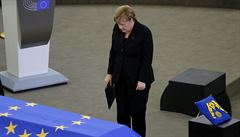 Angela Merkelová nad rakví kanclée, který ji pivedl do vysoké politiky.