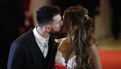 Fotbalista Messi si vzal dlouholetou partnerku, svatbu hlídalo 460 policistů
